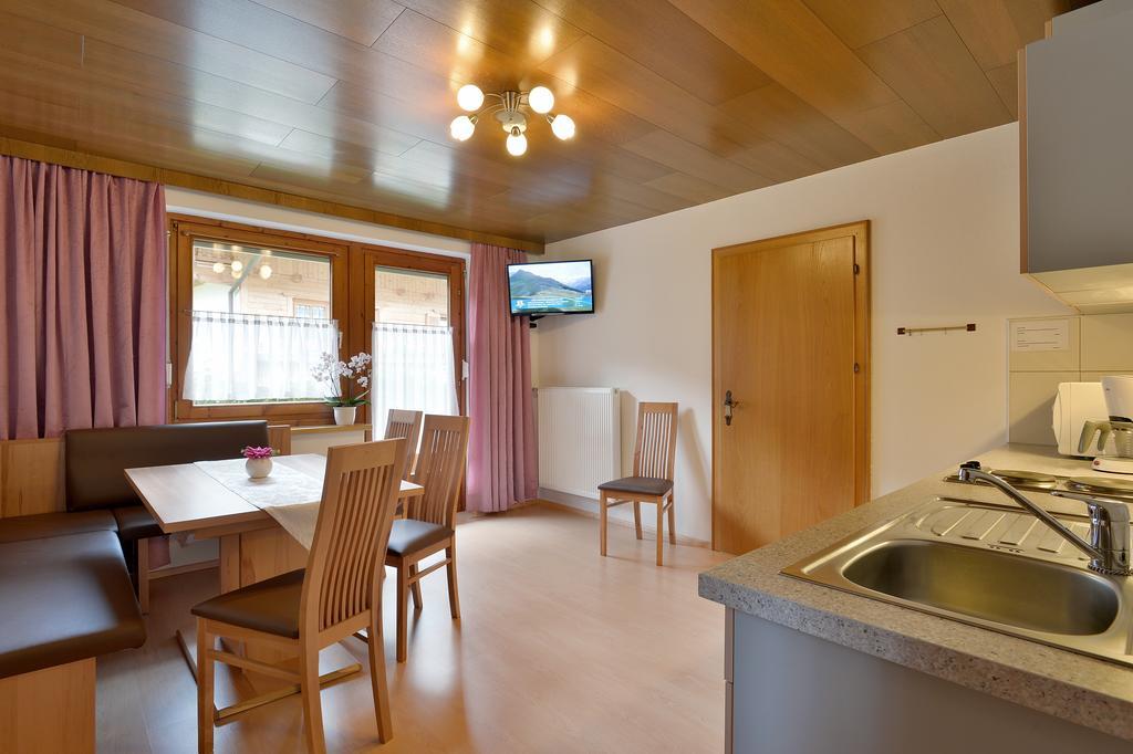 Gaestehaus Alpengruss Mayrhofen Room photo